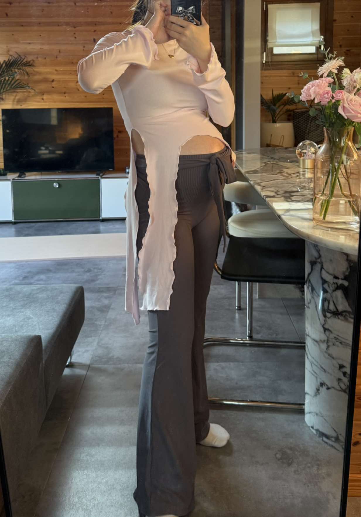 TikTok post by @ymym0822 for Yomoment. Caption reads: [...] 私は156cmで上下Mサイズを着用してるよ🎀 @Yomoment #ヨモ #ヨガウェア....