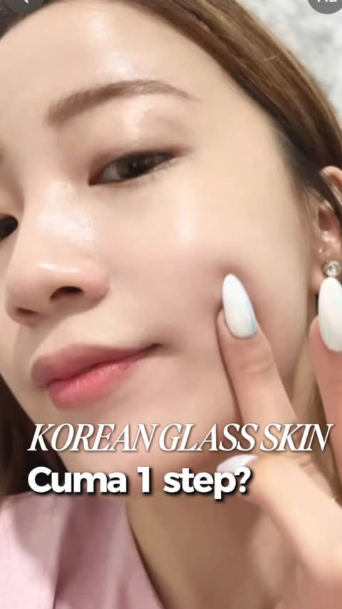 Instagram post by @sylviatann_ for Glow & Lovely Indonesia. Caption reads: cukup 1 step aja buat muka aku SE GLASS SKIN....