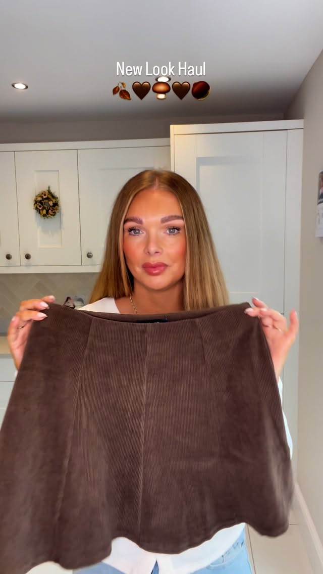 Instagram post by @tanyahanson_ for New Look. Caption reads: New look haul it’s giving autumn 🍂....
