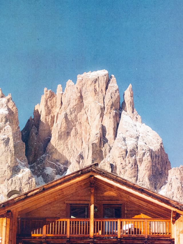 Instagram post by @pawlikowski.media for Visit Trentino. Caption reads: [...] winter 🤓

#dolomites #mountains....