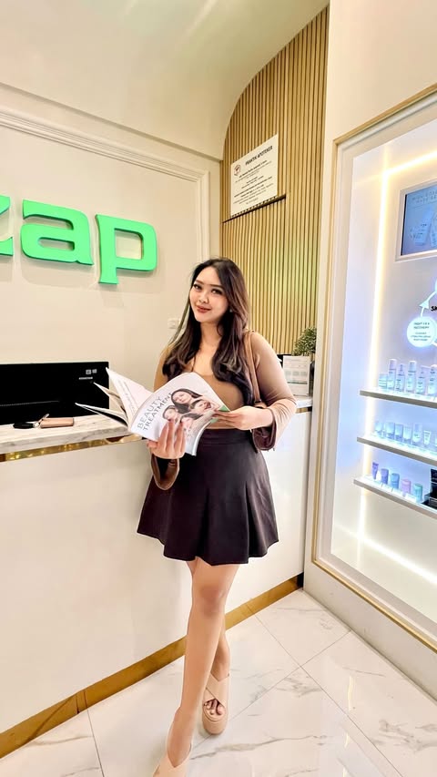 Instagram post by @bearlanggi for ZAP Clinic. Caption reads: monthly routine; hair removal at @zapcoid selalu....