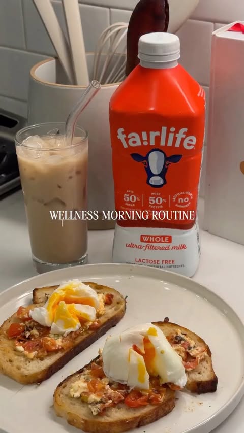 Instagram post by @ariannadjurica for fairlife. Caption reads: [...] forever the fall coffee to beat 🍌☕️....