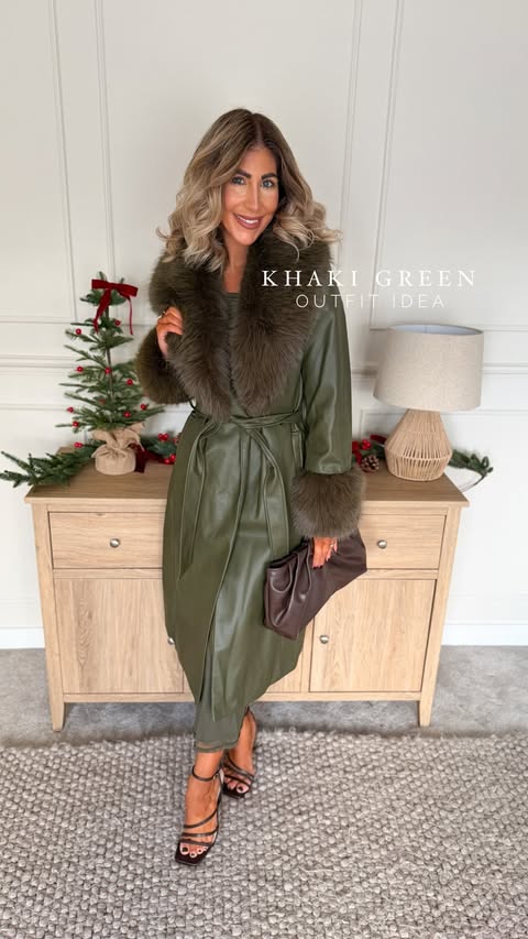 Instagram post by @kirstyannemarr for Secret Sales. Caption reads: [...] this beauty from @quizclothing on....