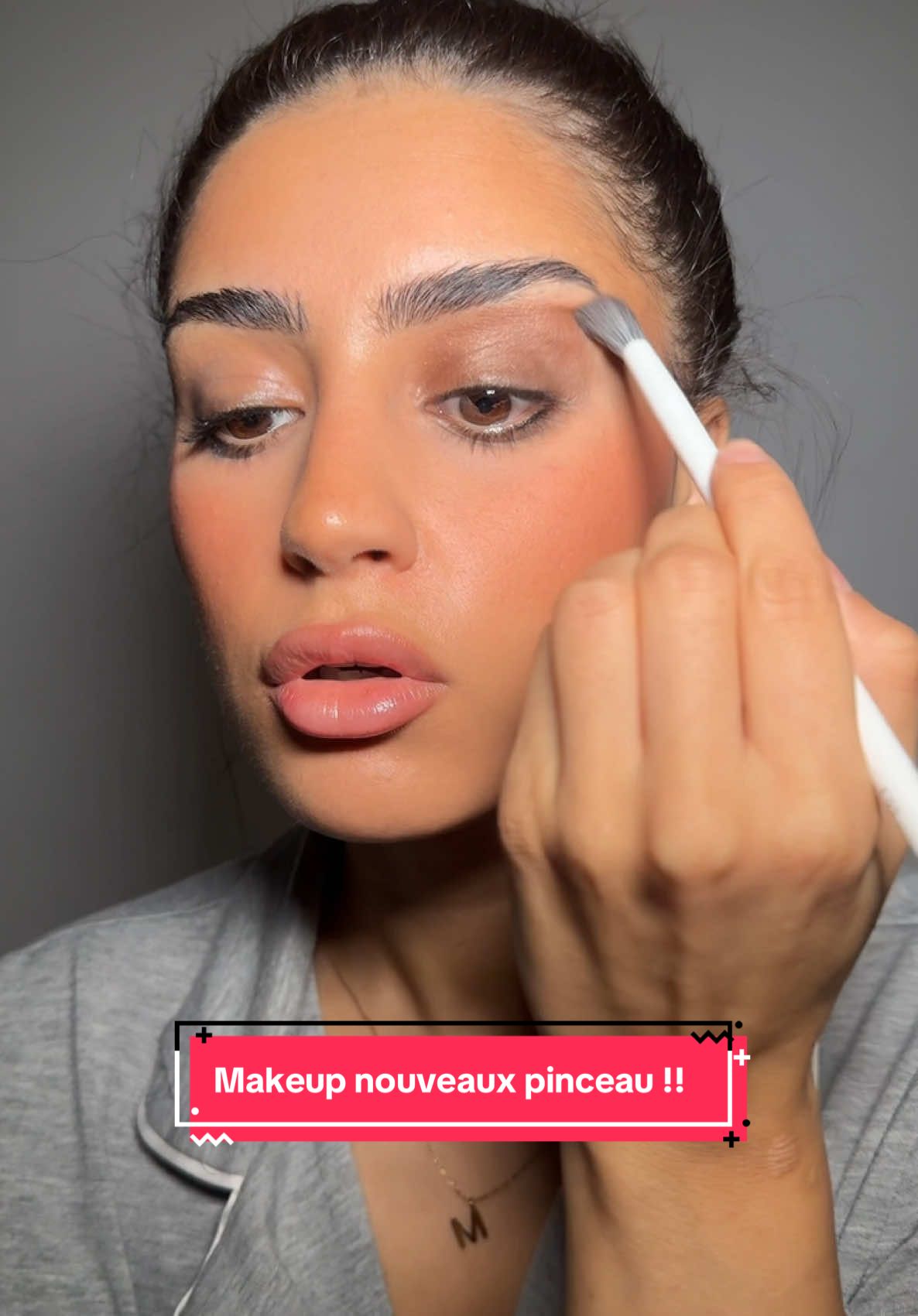 TikTok post by @nogeines for For Me. Caption reads: [...] + khôl Charlotte tilbury Highlighter : ForMe.
