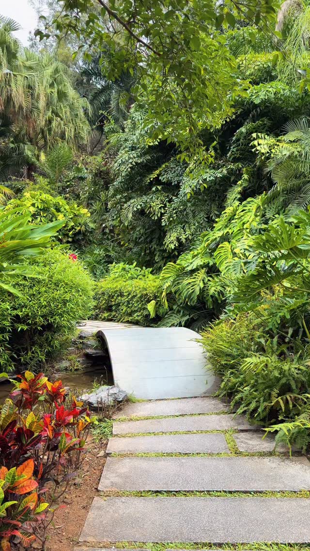 Instagram post by @dessy_ocean for Tecnomobile. Caption reads: This PHONE shouldn’t EXIST ‼️‼️🤯

This is the....