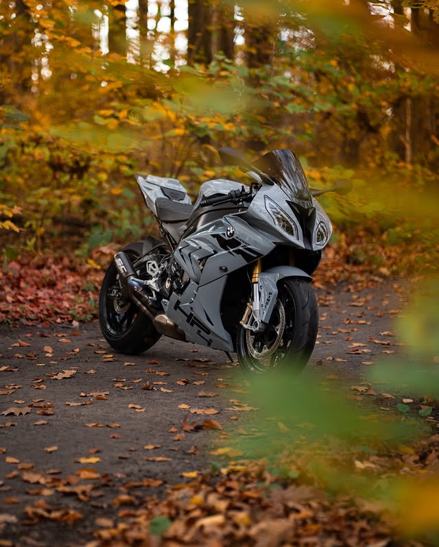 Instagram post by @mysquad_rr for Monster Fairings. Caption reads: [...] 🤝 @officialmonsterfairings 🤝....