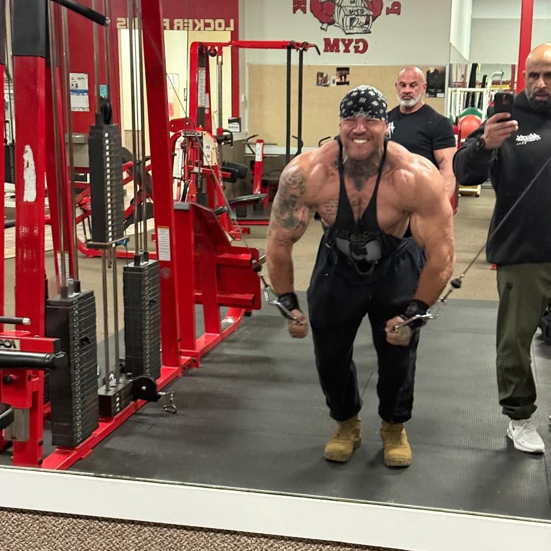 Instagram post by @squatlikechow for Hosstile. Caption reads: [...] take Bodybuilding out of us. 👊🏻....