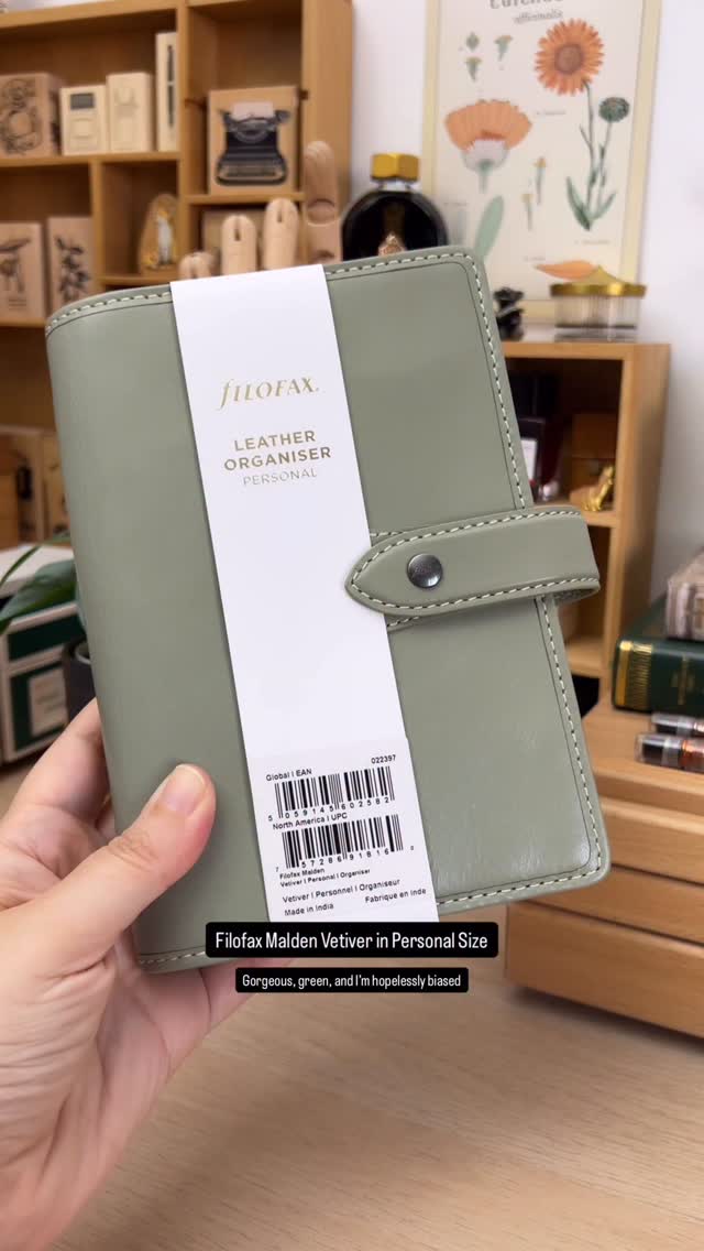 Instagram post by @fer_plans for Filofax. Caption reads: 🌿 @officialfilofax Malden Vetiver ✨ Discount....