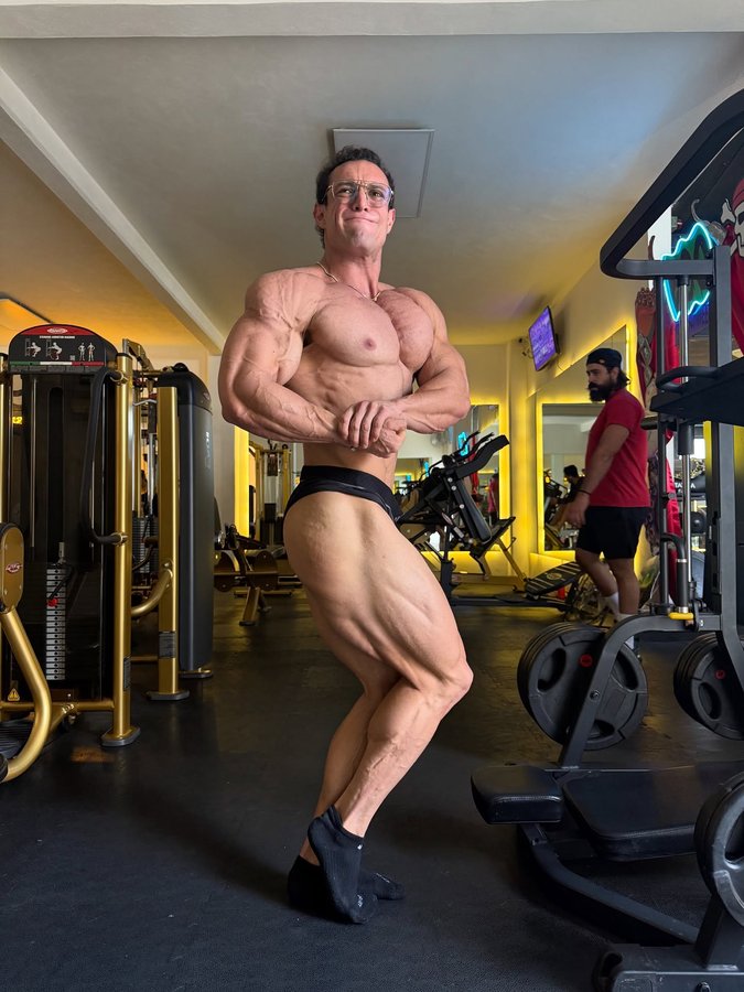 Instagram post by @osmaralanis for Evogen Nutrition. Caption reads: TBT SIDE CHEST @evogennutrition #EVOGENELITE🧬....
