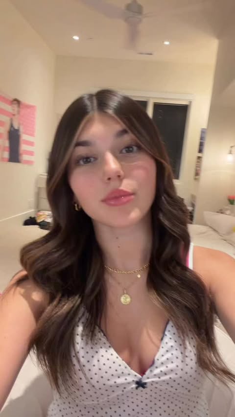 Instagram post by @lowkeysophiee for EVRY JEWELS. Caption reads: RUN to @evryjewels & use code LOWKEYSOPHIE [...].