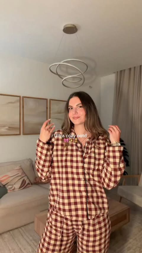 Instagram post by @pinelopi.anastasiadou for ABOUT YOU. Caption reads: [...] coziest movie night ootd ever 🍿🎀 by....