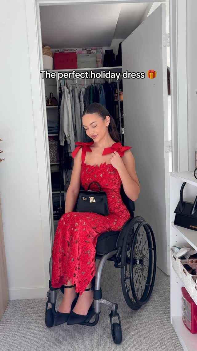 Instagram post by @_laurenrosee for House of CB. Caption reads: Wrapped up like a present in @houseofcb 🎁❤️....