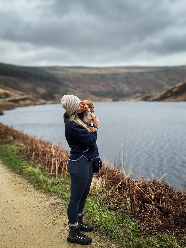 Instagram post by @beckyandthespaniels for ACAI Outdoorwear. Caption reads: [...] my thermal trousers and fleece from....