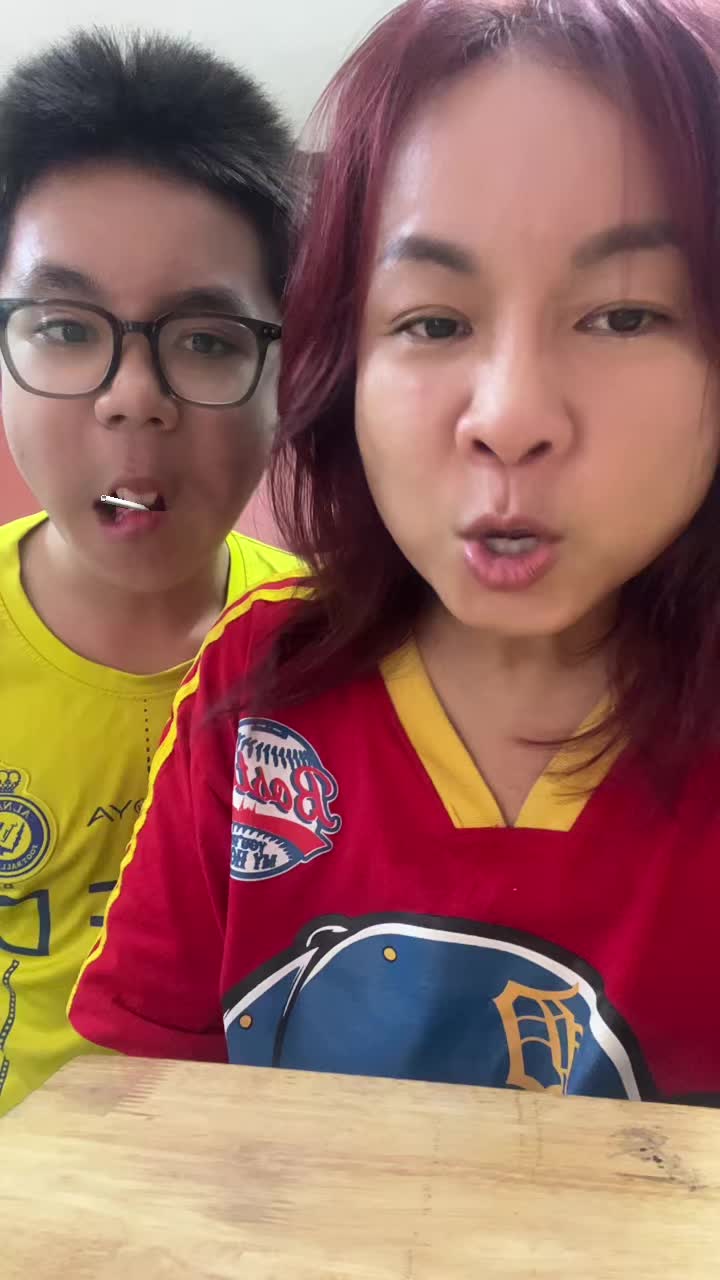 TikTok post by @dienvien_kimdao for Chupa Chups. Caption reads: #ChupaChupsMaiVui @Chupa Chups Vietnam .