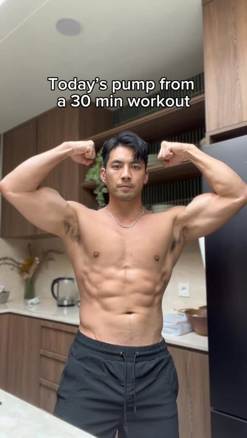 Instagram post by @yoshi_sudarso for Technogym. Caption reads: [...] body! #championstrainwithtechnogym.
