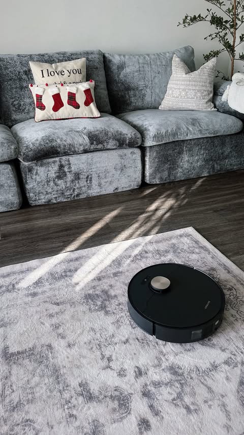 Instagram post by @khrystynapolek for Dreame. Caption reads: [...] the tiny bits of dirt!🫶
Thankfully, the....