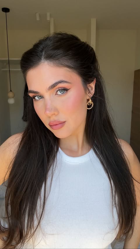 Instagram post by @veronikapafikk for Danessa Myricks Beauty. Caption reads: [...] nights ✨🌼 details: •prep•....