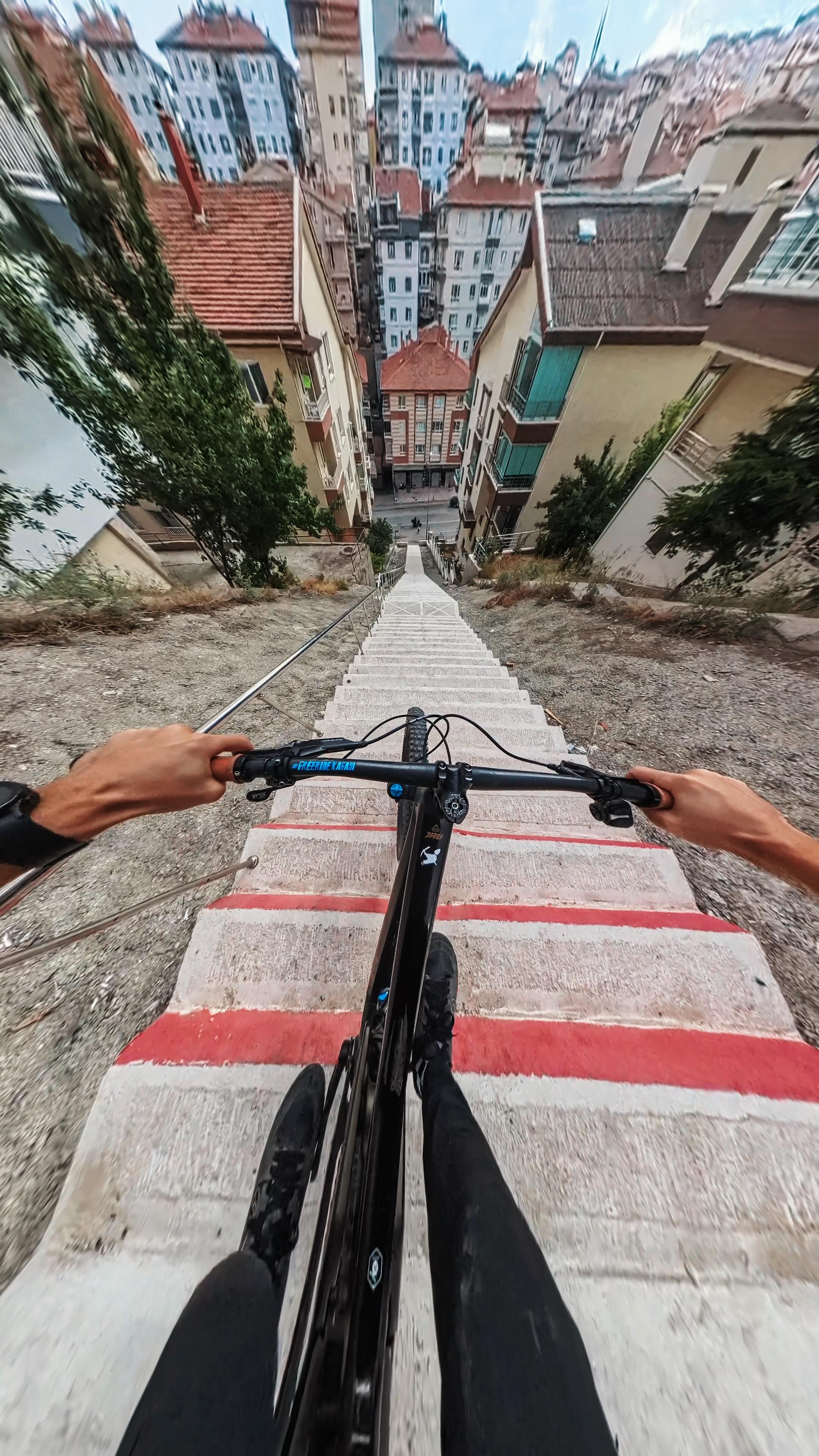 Instagram post by @burakns for Insta360India. Caption reads: Merdivenler ağladı 💀 

🎥 @insta360 X4....