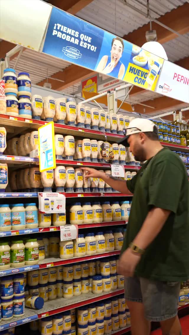 Instagram post by @donjuandelcampo for Hellmann's. Caption reads: 👀 Frente a la góndola de mayonesas en el súper…....