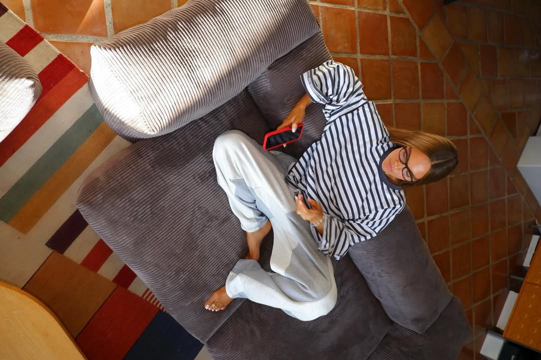 Instagram post by @venedaacarter for Vetsak. Caption reads: Comfy changeable washable and chic @vetsak Cord....