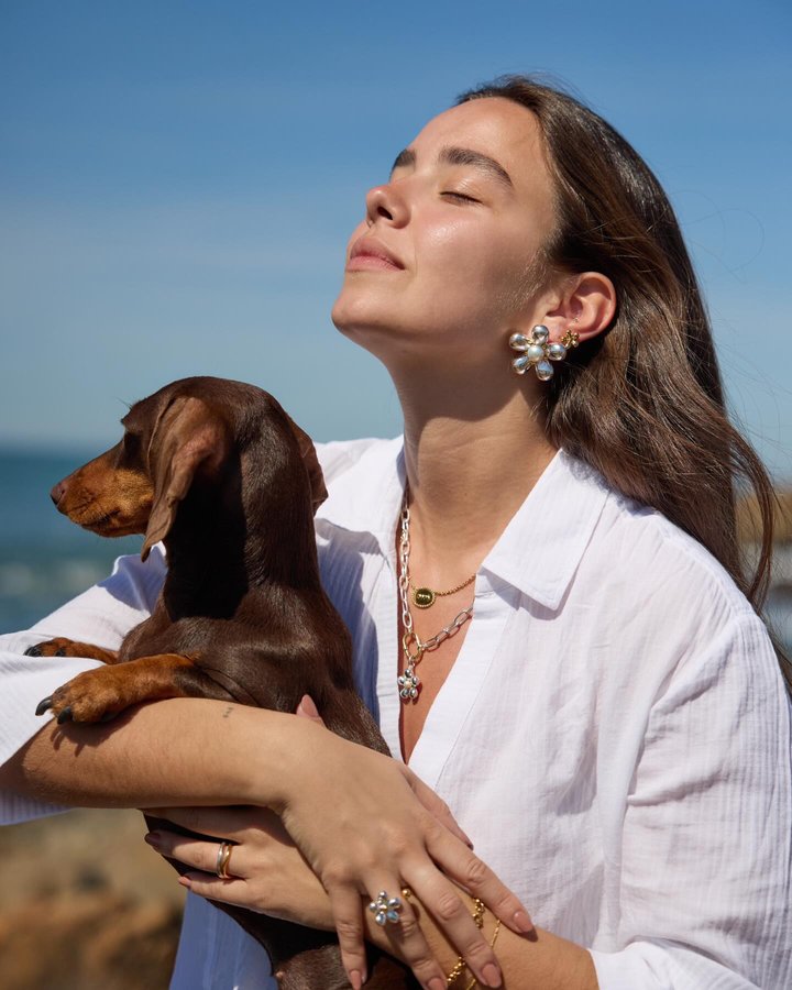 Instagram post by @catarinabmaia for TOUS. Caption reads: name a better combo than Thai + @tousjewelry 💖....