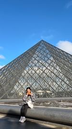 Instagram post by @sofigomezu for adidas Colombia. Caption reads: Correr en París: 🥵🏃‍♀️
Correr en París para....