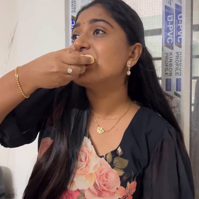 Instagram post by @srinavyakala for Domino's. Caption reads: #ad Offer valid only for NEW USERS!

1. Click....