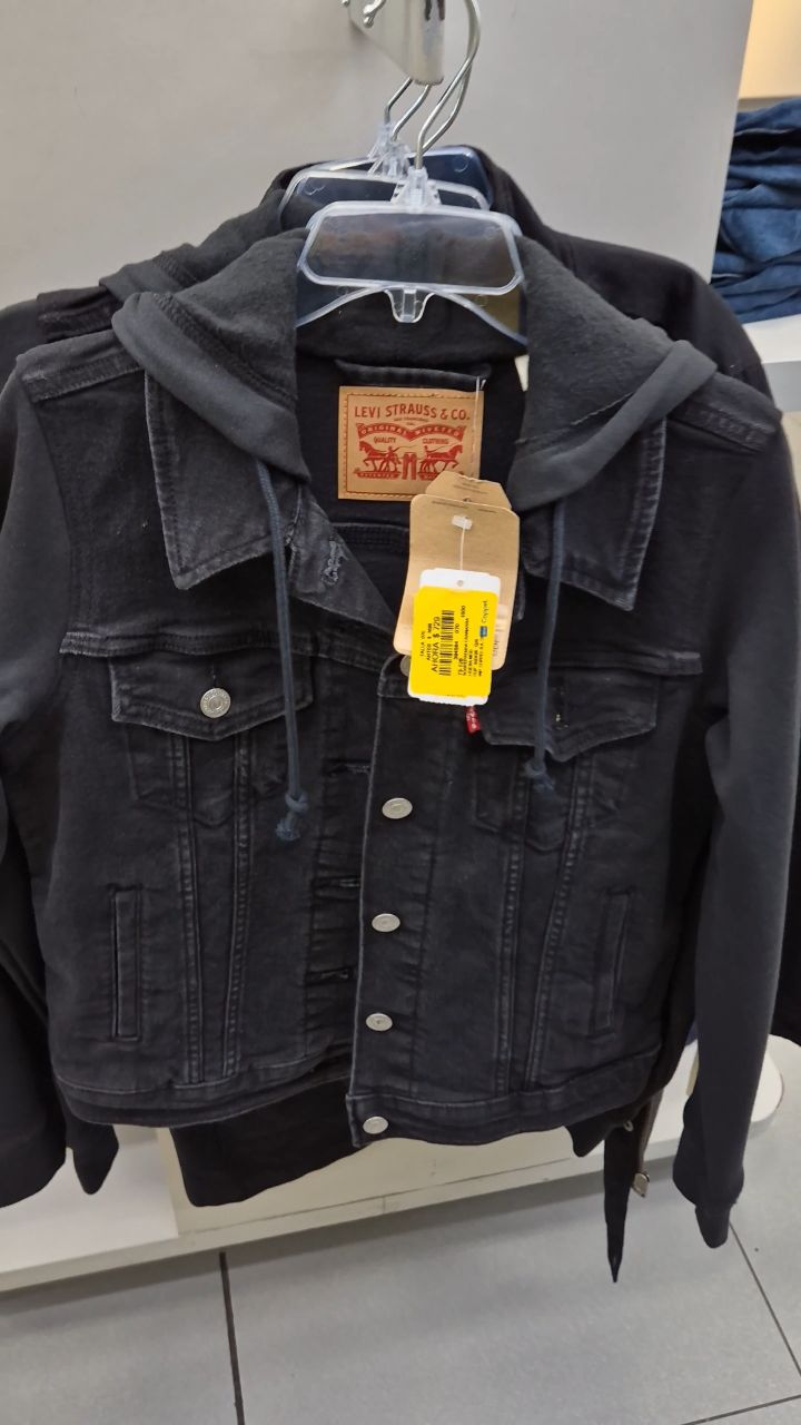 Instagram post by @alexvlogstc for Coppel. Caption reads: Liquidaciones en Coppel  #liquidacion #coppel....