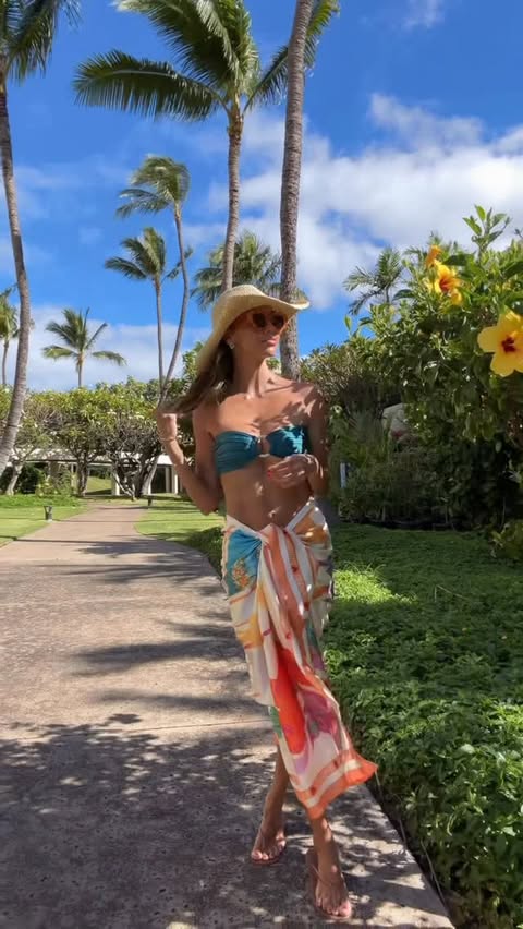 Instagram post by @dthompsy for Kulani Kinis. Caption reads: Want to grab shaved ice then go to the beach??....