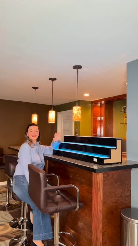 Instagram post by @busra_selin_usa_ for Garvee. Caption reads: ✨ I’m obsessed with this Garvee Bar & Bottle Stand....