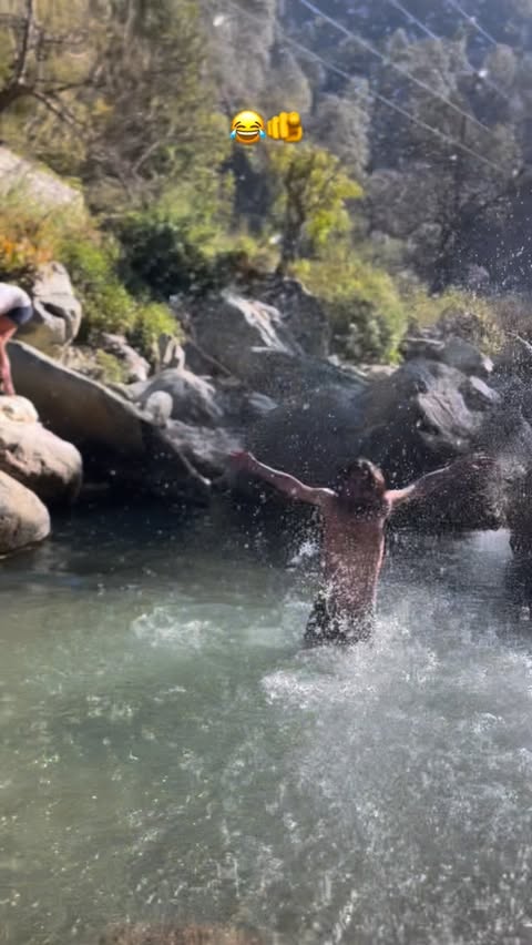 Instagram post by @prashant_bajrangi__0 for BuzzFeed. Caption reads: Pani kuch jada hi garam h 😂 Akash 🫵 . ………mtlb....