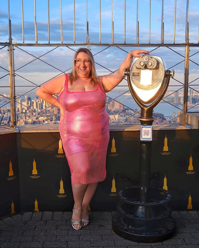 Instagram post by @curvily for B&H Photo Video. Caption reads: Never been happier to be a New Yorker 💖💖💖 I got....