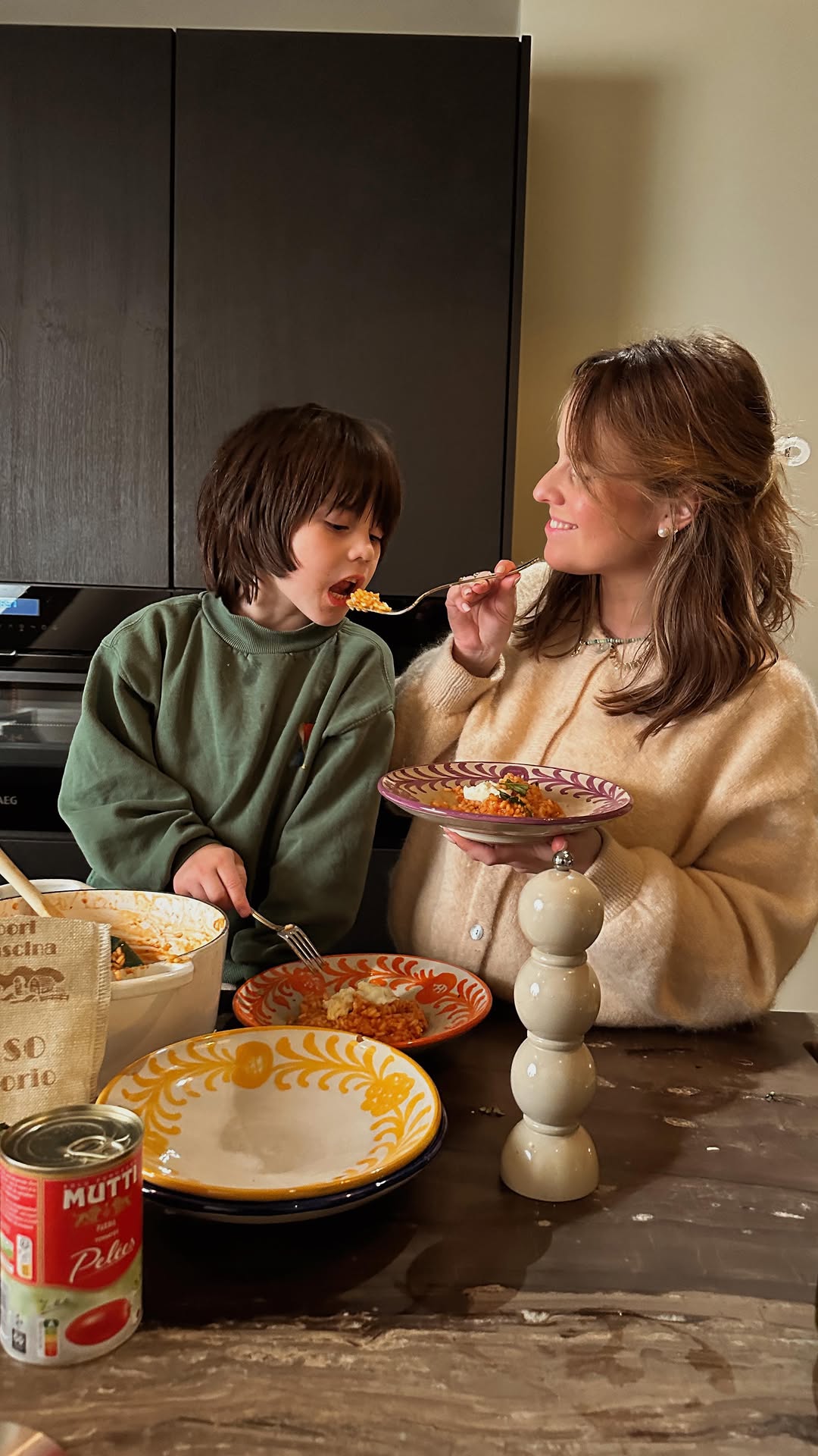 Instagram post by @billierose for Mutti Canada. Caption reads: Bakken met Billie en de boys (als ze zin hebben....