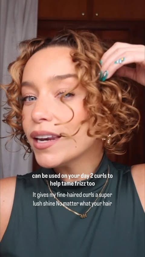 Instagram post by @sarah_louwho for Aveda. Caption reads: [...] to use hair oil for your hair type ⬇️....
