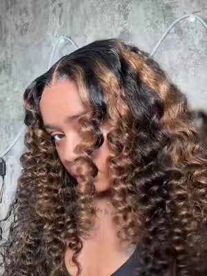 TikTok post by @niymarieb for Bangjazzhair. Caption reads: [...] Highlights on this wig are so cute!!....