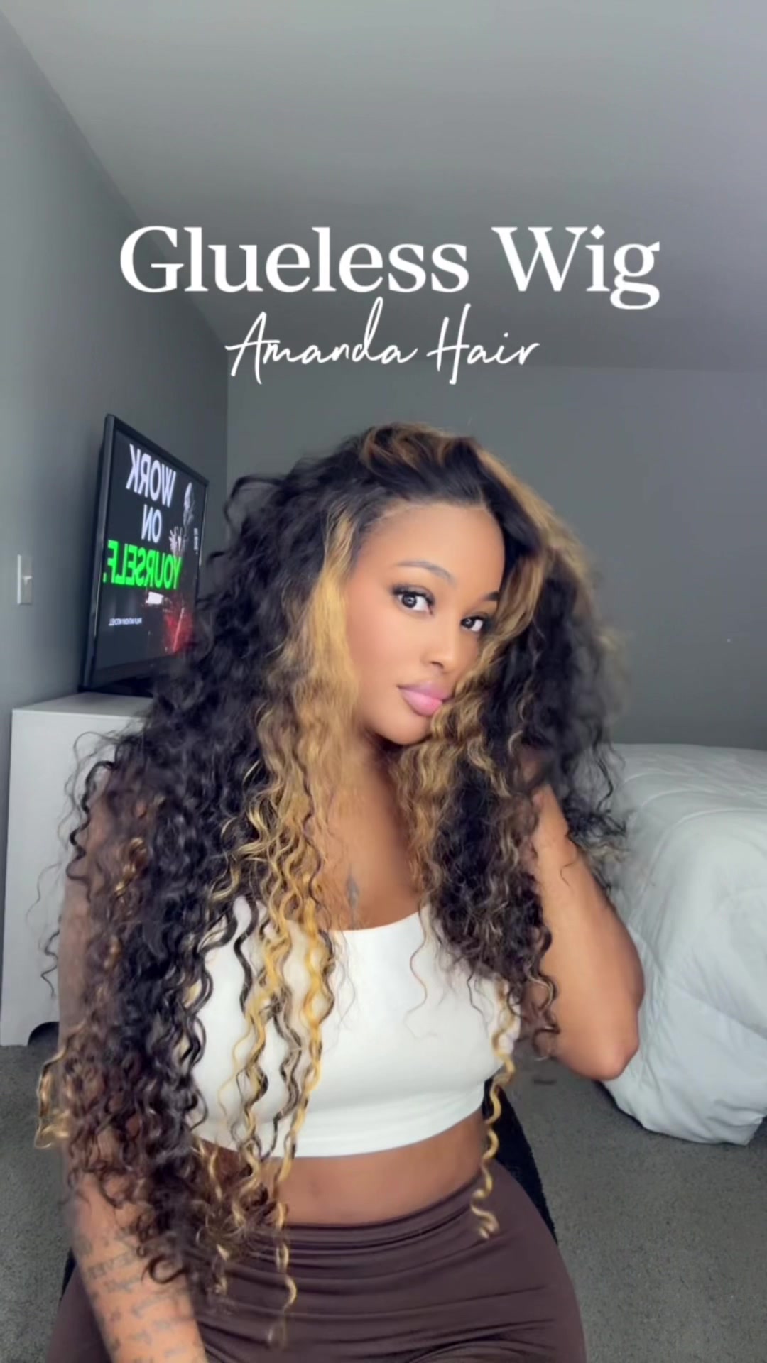 TikTok post by @hiyaamor for Amanda Hair. Caption reads: [...] much fun is this wigggg! 😭😍😍😍😍 ....