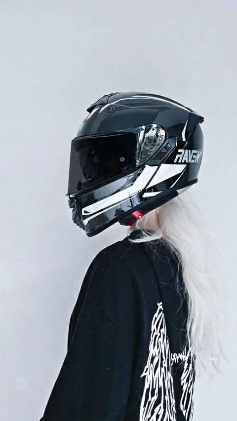 Instagram post by @motor.chick for Xlmoto. Caption reads: [...] tuned 👀 #ravenhelmet #onroadhelmet....