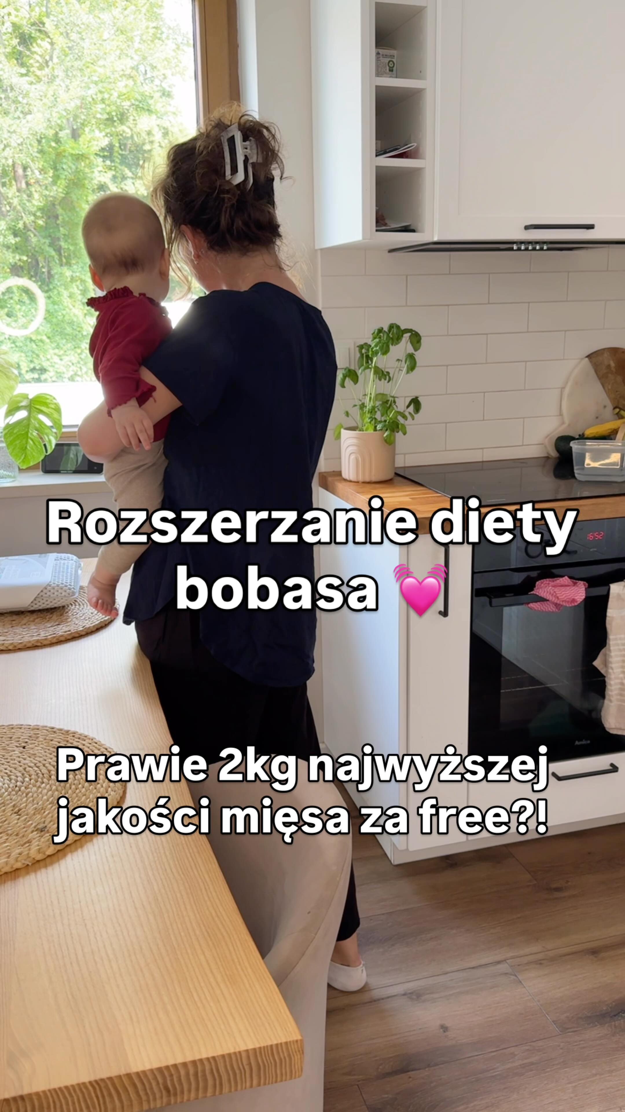 Instagram post by @lifebyme_izabella for Mięsna Paczka. Caption reads: Promka trwa do jutra, więc radzę się spieszyć....