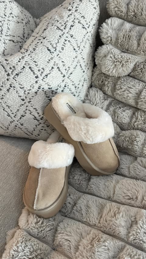Instagram post by @nadia for Dearfoams. Caption reads: [...] mornings to sweet family snuggles, my....