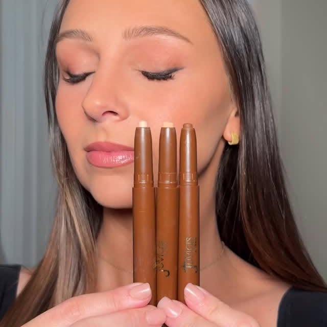 Instagram post by @emclark for Juvia’s Place. Caption reads: @juviasplace Nubian Eyeshadow Sticks are beginner....