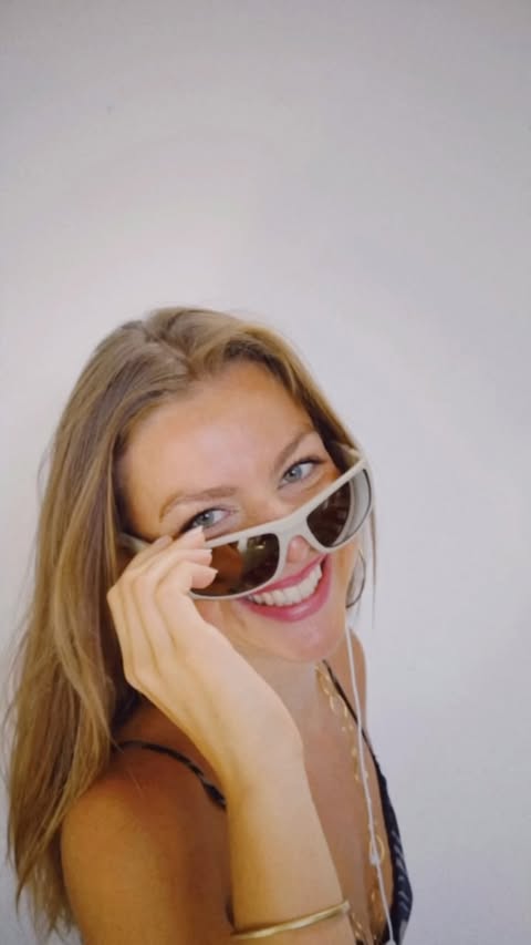 Instagram post by @paulinagreiffenberg for Hawkers. Caption reads: got some new sunnies 💅🏼 #hawkers #hawkersco....