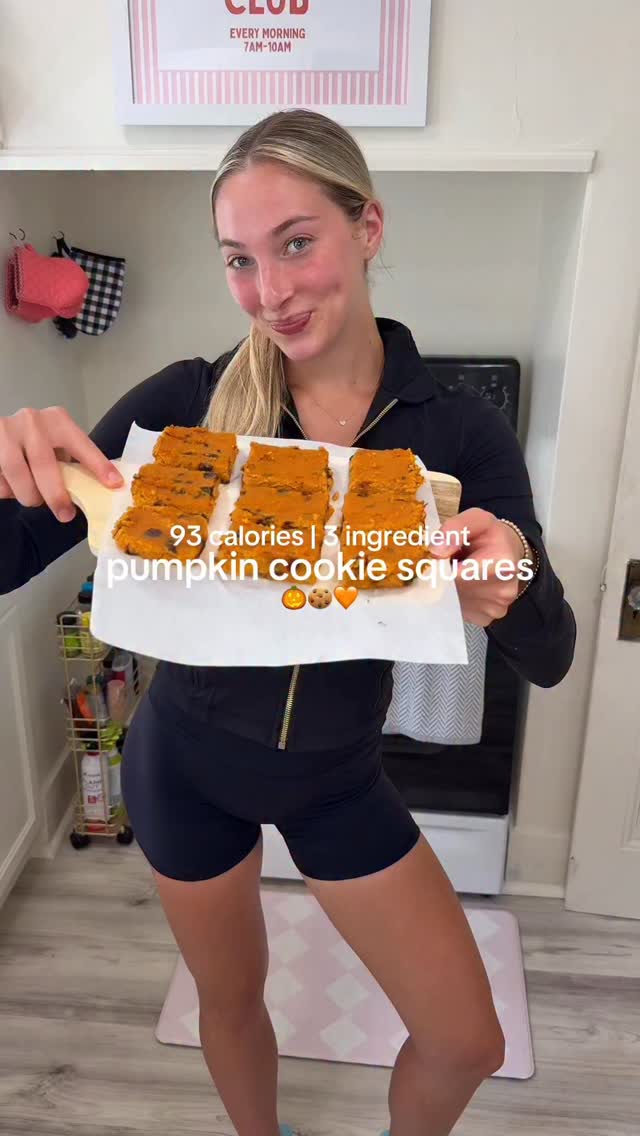 Instagram post by @_proteinprincesss for Lakanto. Caption reads: pumpkin cookie squares🎃🍪
93 calories per....