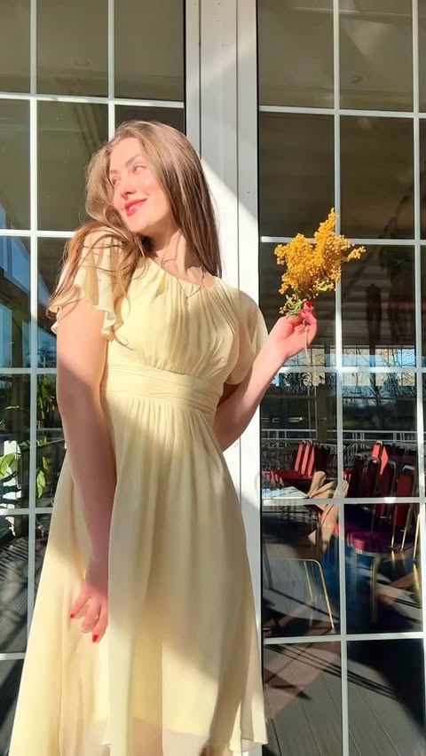 Instagram post by @diana.color for Ever-Pretty. Caption reads: [...] coming, find your charming dress with....