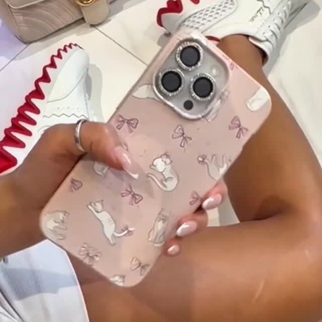 Instagram post by @ugcbykhloe for Pela Case. Caption reads: Protecting my phone and the planet!
This....