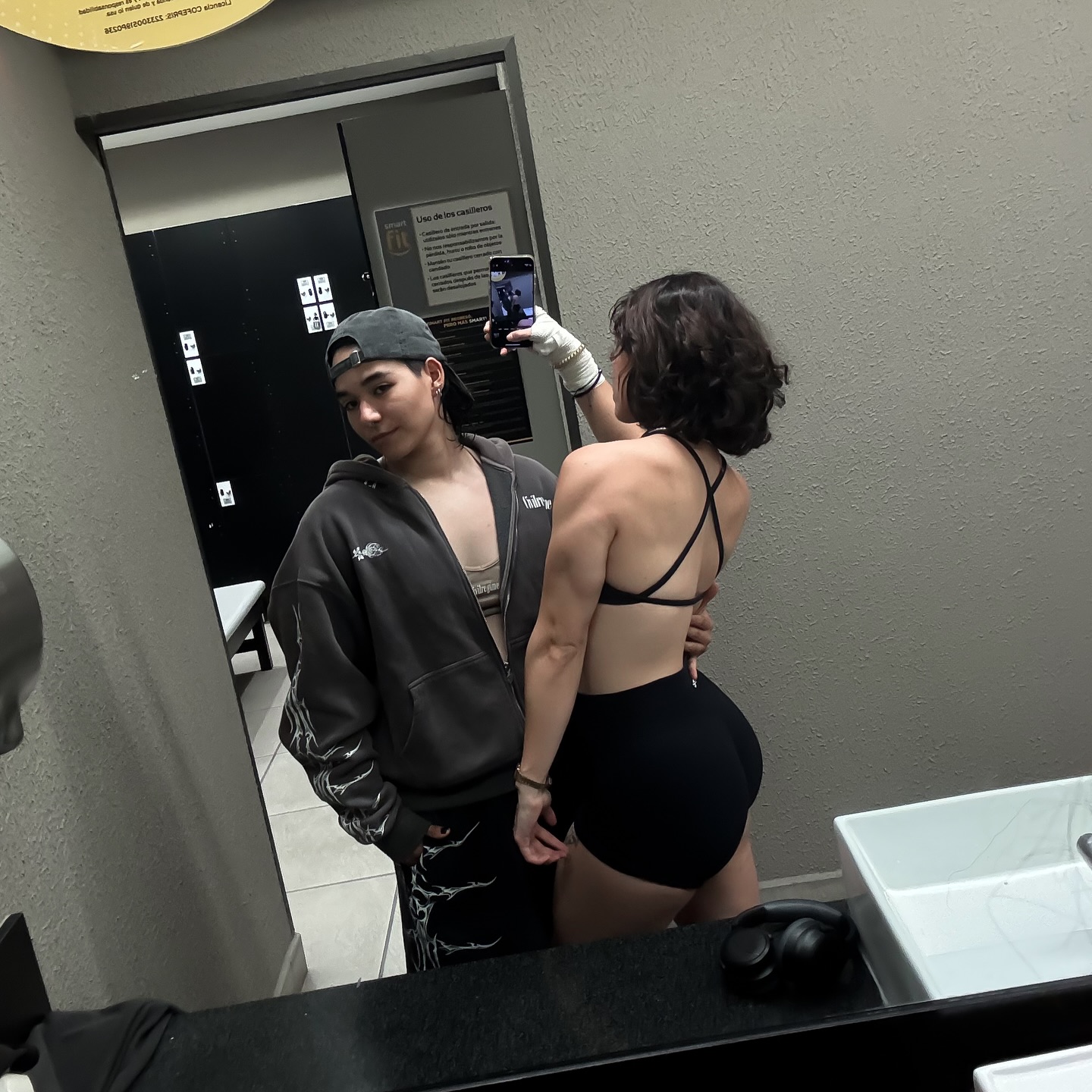 Instagram post by @nicollenavarroo for SOUNDPEATS. Caption reads: 🌻🪷🪻🧘🏻🌷🌸
Pants by @civilregime (code....