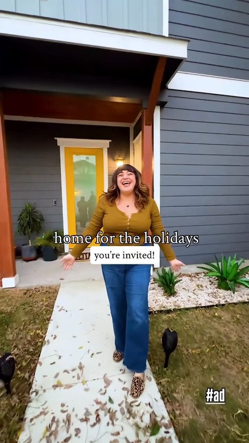 Instagram post by @puropinchesa for H-E-B. Caption reads: #ad It’s officially cozy season, y’all 🍂✨
@heb is....