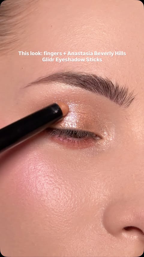 Instagram post by @annakozlovaugc for Anastasia Beverly Hills. Caption reads: [...] I only used my fingers and the Anastasia....