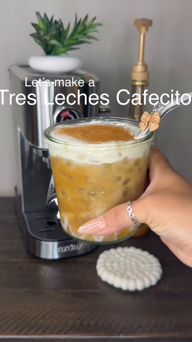 Instagram post by @ds_cafecito_bar for Amoretti. Caption reads: 𝐌𝐨𝐧𝐝𝐚𝐲'𝐬 𝐚𝐫𝐞 𝐦𝐞𝐚𝐧𝐭 𝐟𝐨𝐫....