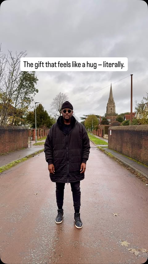 Instagram post by @alfredinho.carreira for The Oodie. Caption reads: “Get 15% off your order with my code “Carreira3”....