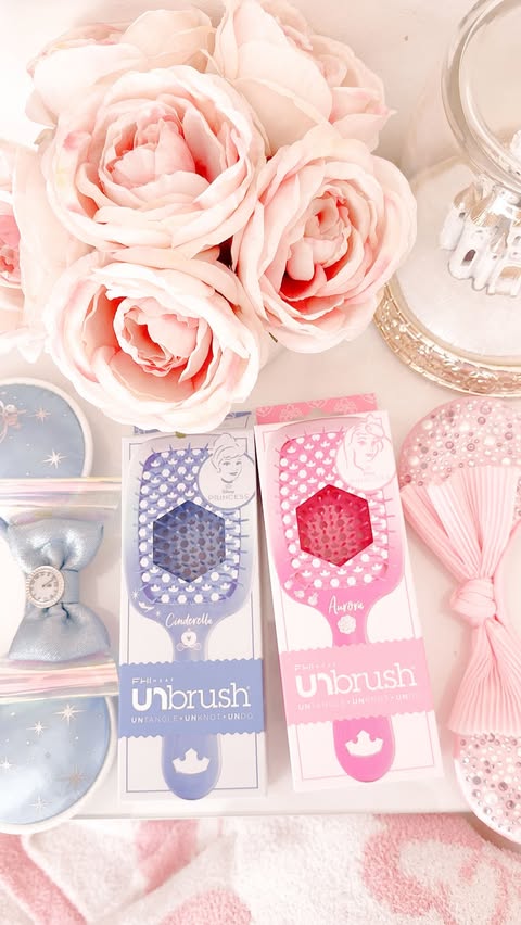 Instagram post by @nikkisnoticky for FHI Heat. Caption reads: [...] Aurora UNbrush designs from @fhiheat and....